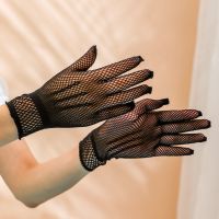 韩版夏天薄款蕾丝防晒手套女士模特性感表演半指露指手套开车防滑 黑色渔网款