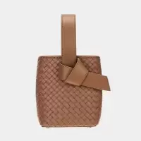 小众设计师品牌编织系带式手提水桶包包女2021早春新款单肩斜挎包 棕色