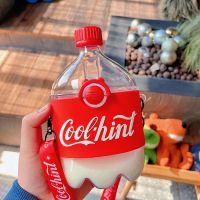 塑料杯可乐随行杯韩式女学生便携精致简约防摔可爱儿童水杯吸管杯 红色可乐瓶300ml 单品+背带+杯刷+贴纸