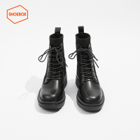 达芙妮旗下SHOEBOX/鞋柜时尚平底马丁靴冬季新品简约帅气黑色绑带女靴通勤靴A2502