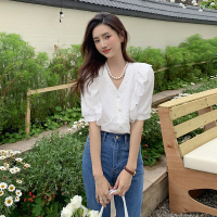 新款2022法式复古风修身V领珍珠纽扣荷叶边设计感短款衬衫