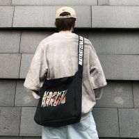 帆布包男斜挎包韩版包包男学生单肩包大容量原宿风手提背包女白搭 黑色蜕变(送小本加徽章)