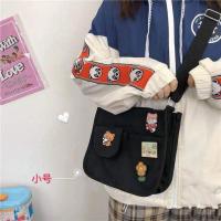 日系原宿可爱古着感少女斜挎包韩国ins复古大容量学生上课帆布包 黑色小号(小熊头胸针) 四个徽章