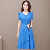 夏装连衣裙2021新款高档短袖女减龄遮肚显瘦女人味收腰修身长裙子 天蓝色 L [85-100斤]