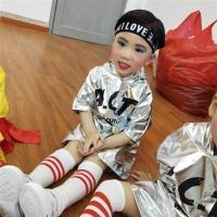 六一儿童爵士舞服装女童架子鼓演出服少儿嘻哈亮片潮男童街舞套装 男款银色[红条袜子+发带] 100cm