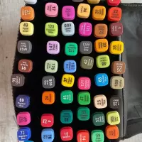 底座款学生六十色黑杆马克笔