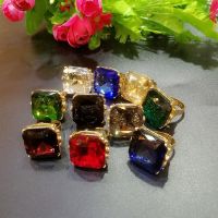 社会人嘻哈视频拍摄表演年会节日喜庆搞笑男女通用金色道具戒指 石戒指方块颜色随机单个