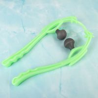 浅绿色 颈椎按摩器手动夹脖子办公室家用按摩器材棒肩颈部揉捏落枕穴位