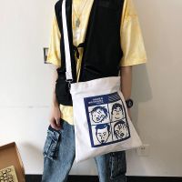 春季ins斜挎包帆布男生日系街拍情侣手提袋子青少年时尚简约背包 搞笑四兄弟白色