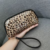 新款豹纹手拿包漆皮钱包大容量手机包高档手抓包百搭 金色豹纹