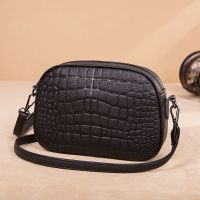 头层牛皮斜挎包包女2022新款时尚鳄鱼纹真皮单肩包女软皮小圆包潮 s130#黑色 头层牛皮