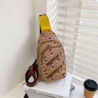 女士新款胸前包潮2022新款时尚经典老花斜挎包单肩包情侣包男大 随机库存款-面料薄质量差[介意勿拍]