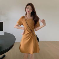 美动态大码女装韩版通勤风时尚裙子胖MM修身皱褶收腰设计连衣裙