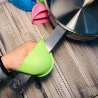 硅胶套 2只 颜色随机 2 厨房工具隔热5件套不锈钢夹防滑垫硅胶防烫手套微波炉蒸锅取盘夹