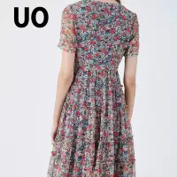 UO时尚减龄撞色翻领碎花连衣裙女