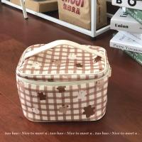 手提化妆包:奶油格子小熊 韩国ins奶油色小熊可爱卡通大容量化妆包防水便携收纳手提洗漱包