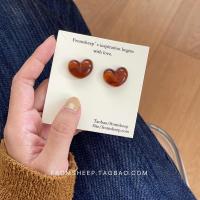 桃心琥珀耳钉 FromSheep简约琥珀爱心耳钉女法式复古桃心高级感耳丁耳饰ins风春
