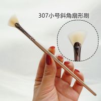 瑰金307纤维毛斜角扇 形刷 其它材质 郭小妞 豆沙粉017细光峰羊毛扇形眼影刷眉骨高光鼻梁高光眼线加深