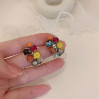 彩色水晶串珠耳钉 2022年春夏彩色水晶串珠耳环女小众C形设计感耳钉个性高级感耳饰