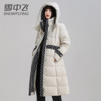 雪中飞冬季2022新款拼接印花羽绒服女中长款连帽系带收腰时尚外套