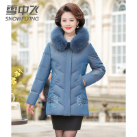 雪中飞羽绒服冬季新款中老年防风保暖狐狸毛领时尚连帽修身外套女