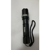 珑伽辛 LED远射可调焦充电强光手电筒