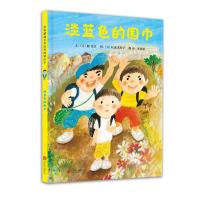 淡蓝色的围巾