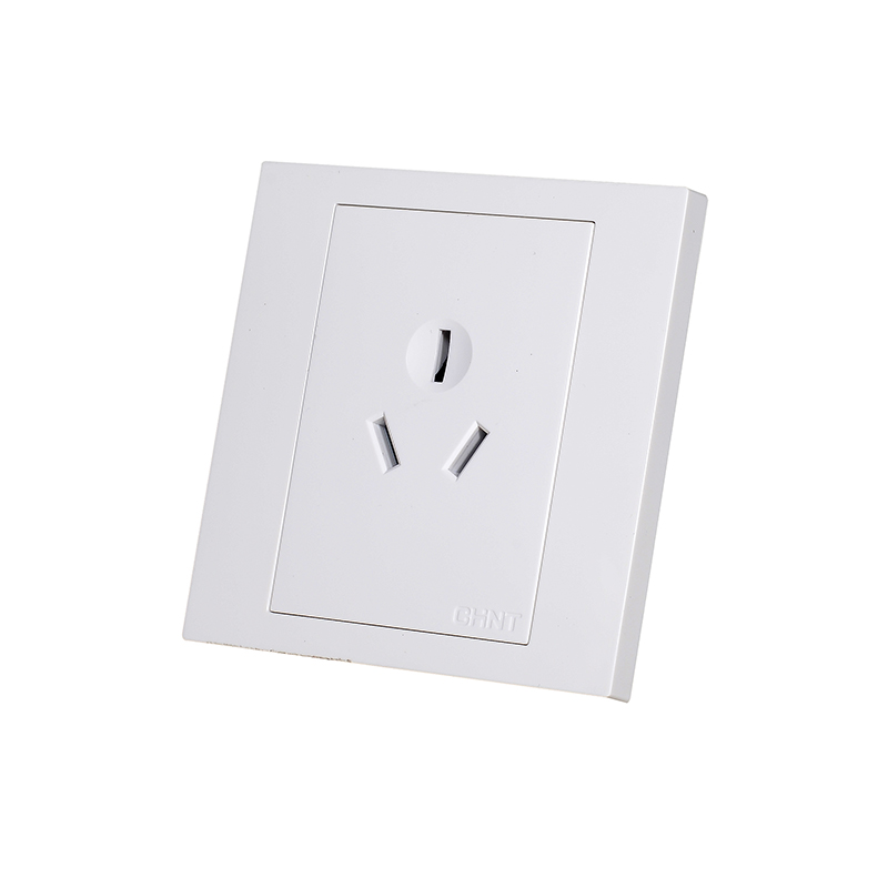 正泰(CHNT) 明装一联三级插座 NEW7-U10810+NEH1-201