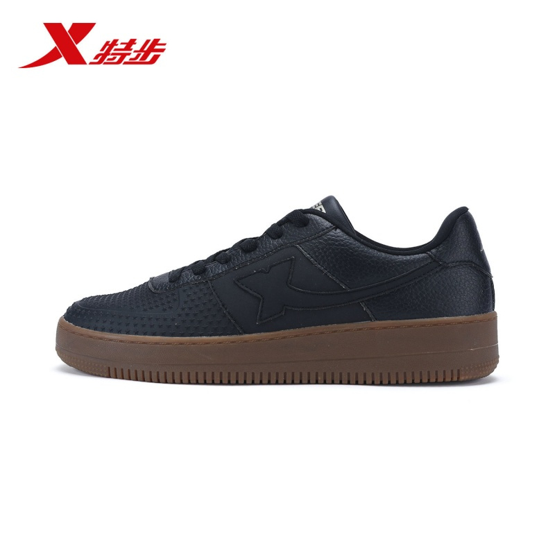 特步(Xtep)板鞋男休闲鞋黑色经典时尚舒适潮流简洁耐磨保暖男士低帮系带男鞋983419319282