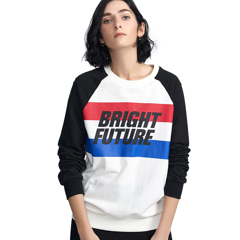 初语圆领插肩袖撞色字母印花宽松长袖套头卫衣女