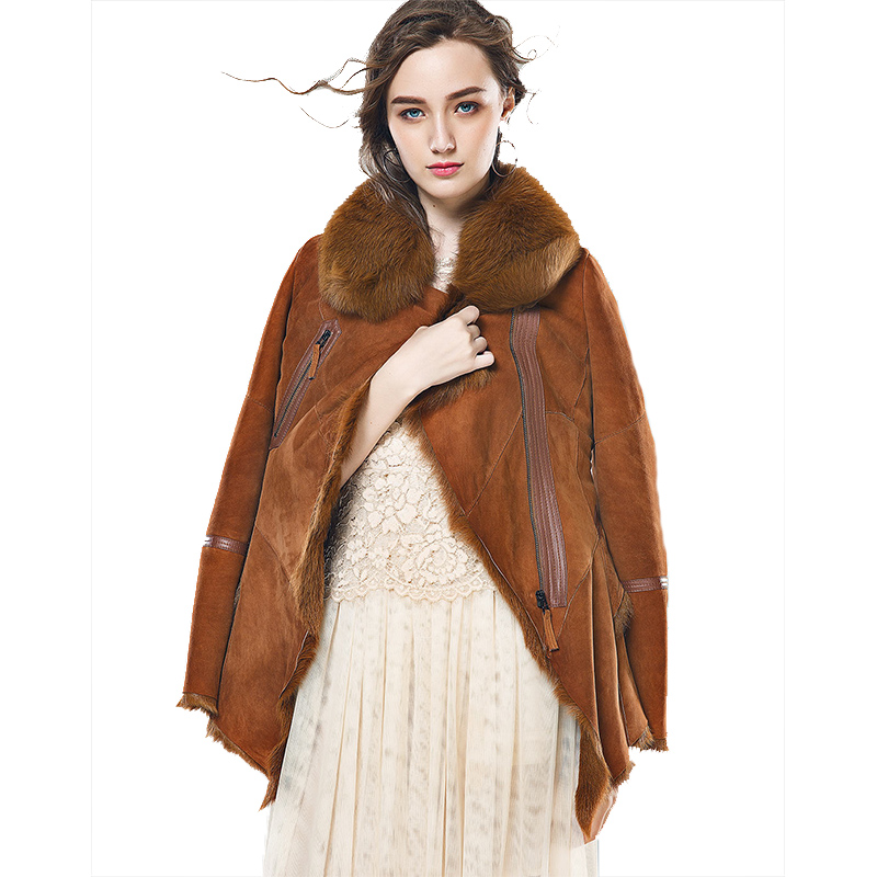 CDQ003JJ48气质银狐毛领不规则下摆羊羔皮毛一体外套