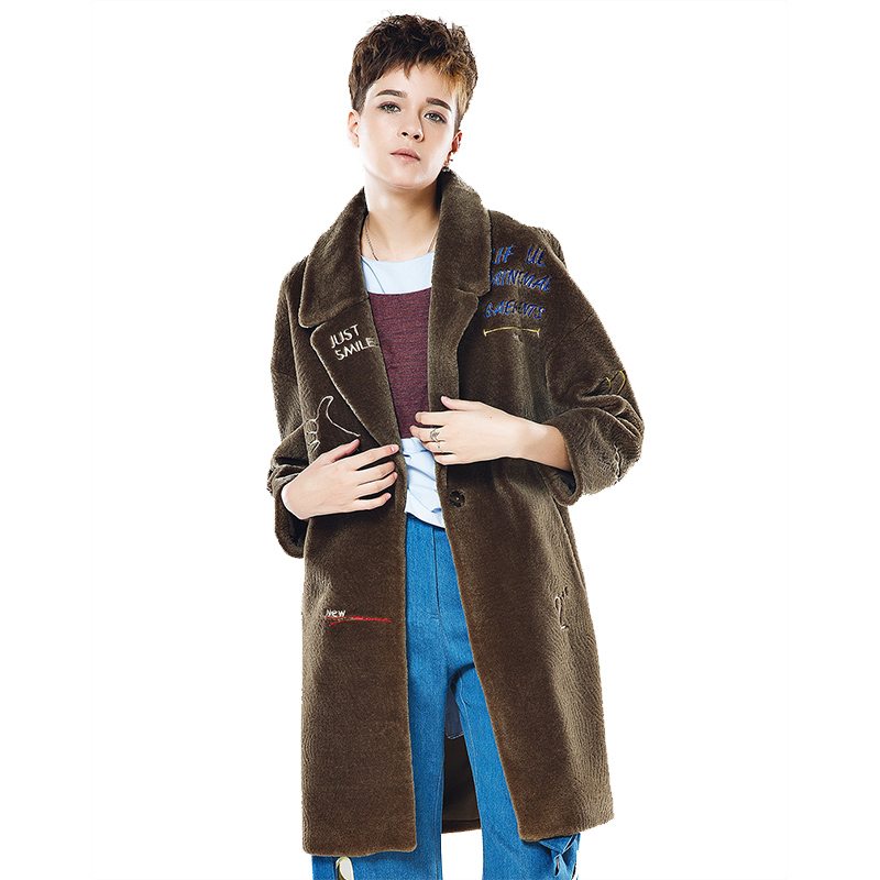 CXC103JL48趣味字母图案刺绣宽松版中长款羊毛外套