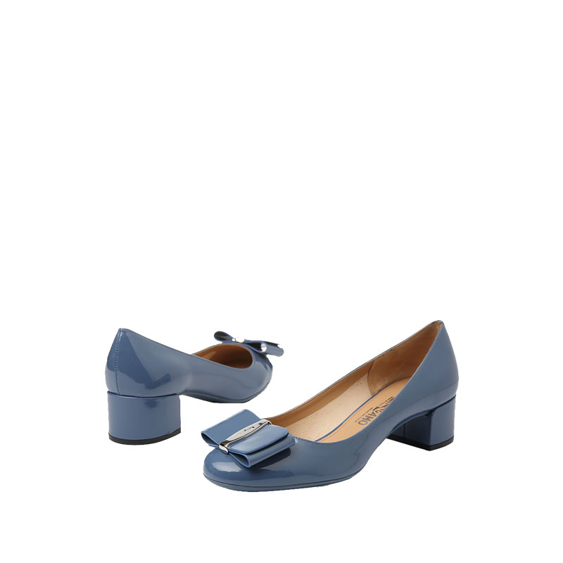 Salvatore Ferragamo萨尔瓦多菲拉格慕 亮面蝴蝶结装饰女士中跟鞋 670787BLUSTONE