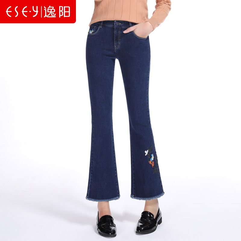 逸阳 2018新款秋季潮宽松时尚显瘦毛边绣花bf微喇牛仔裤女72133
