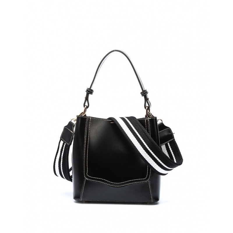 新款潮 韩版 百搭斜挎宽肩带水桶包单肩斜跨包中包