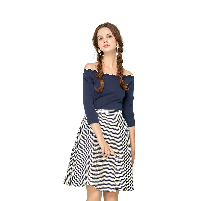 依尚街区2018夏季新款女装两件套一字露肩上衣格子中裙a字裙套装
