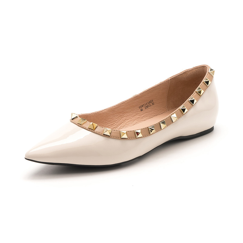 星期六(ST&SAT)2019年新品漆面牛皮革铆钉尖头平底时尚单鞋女SS91111023