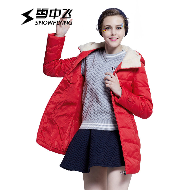 雪中飞（SNOW FLYING）羽绒服女士修身羊羔毛韩版修身连帽常规款冬季外套X1301116