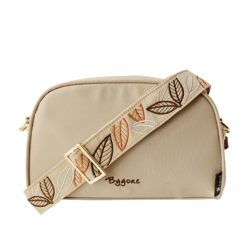 花间公主过往2021春季单肩斜挎包刺绣尼龙防水文艺原创宽肩带女包