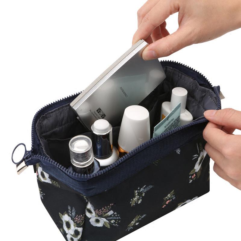 简约便携化妆包收纳手拿包旅行出差多功能防水化妆袋