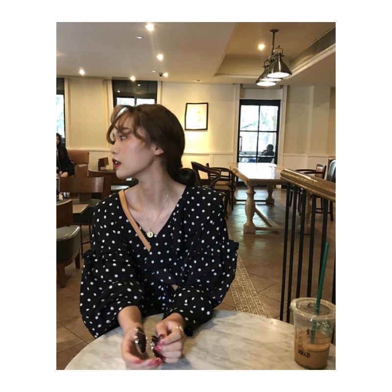 港味复古V领漏锁骨宽松上衣夏季波点荷叶边长袖衬衣女红色均码
