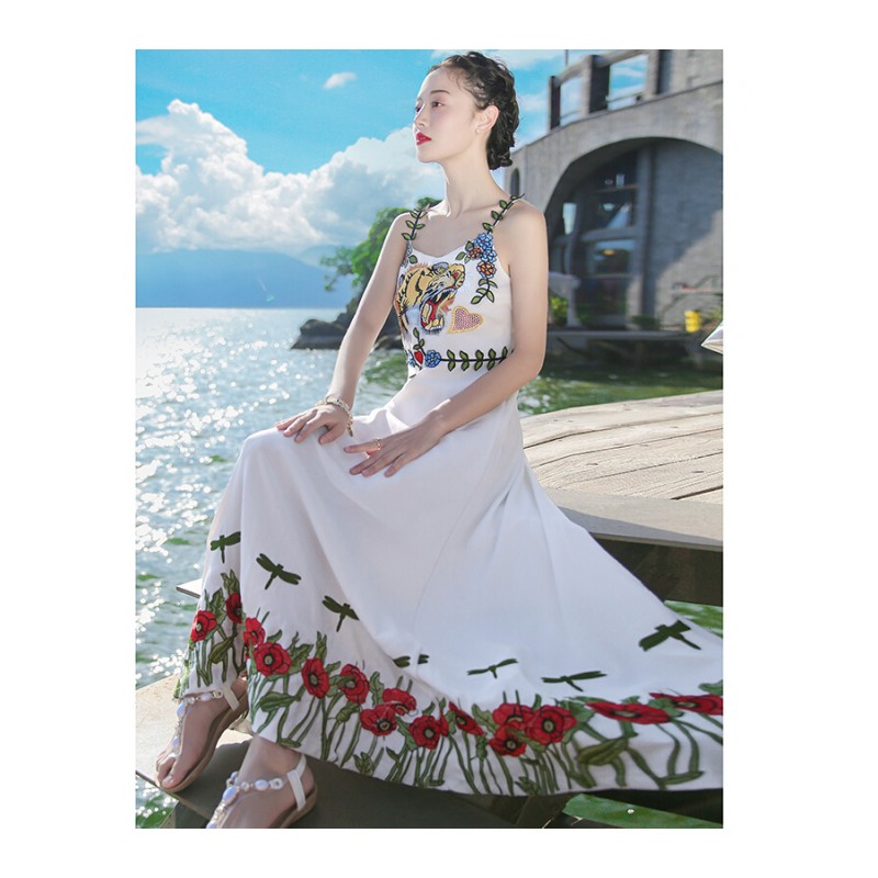 2017夏季新品女装修身刺绣带裙子雪纺连衣裙长裙波西米亚海边沙滩裙白色
