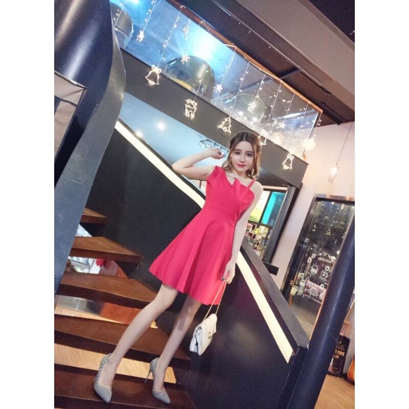 2018夏装韩版新款名媛气质时尚个性斜肩带礼服裙性感修身连衣裙