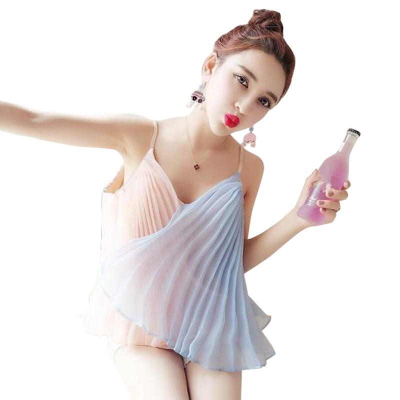 2018夏季新款简约时尚气质性感百褶撞色荷叶边带上衣+短裤套装