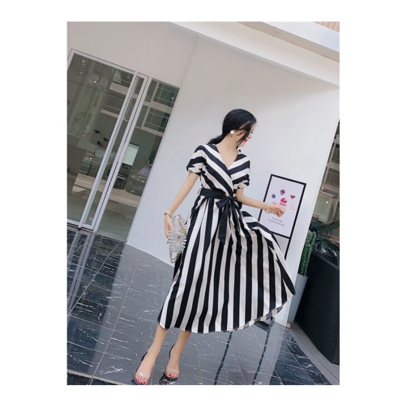 裙子女夏2018新款时尚V领系帯蝴蝶结收腰显瘦气质淑女条纹连衣裙