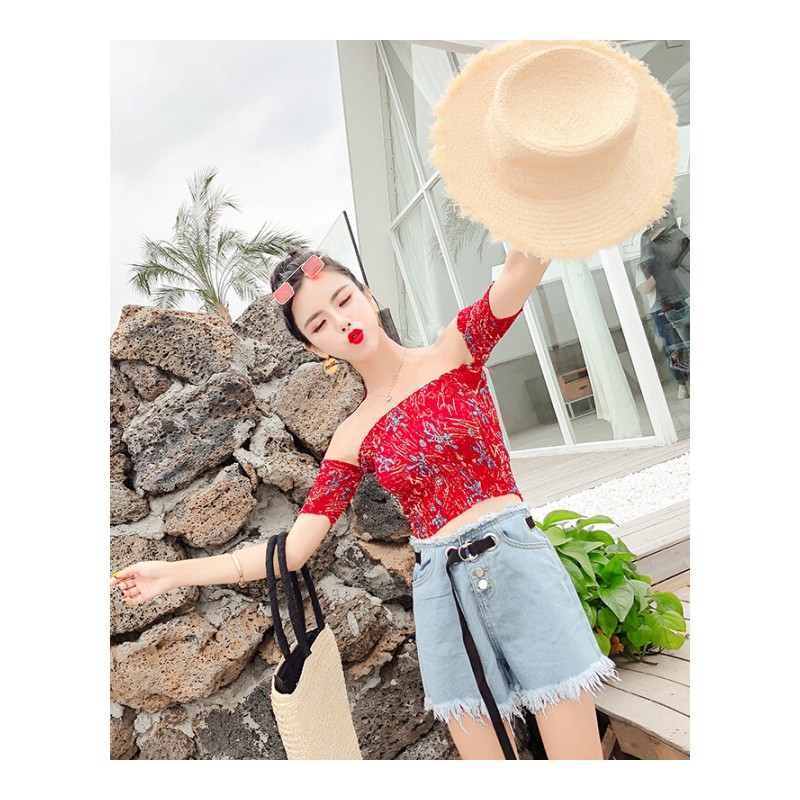 2018夏季新款时尚百搭碎花修身显瘦一字领上衣+牛仔短裤两件套装