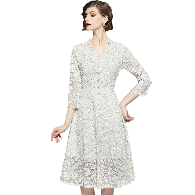 2018春装新款七分袖钩花镂空蕾丝连衣裙V领中长款收腰显瘦A字裙