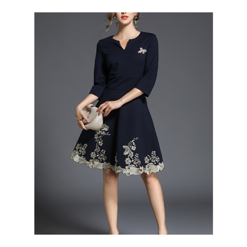 通勤端庄大气质感刺绣收腰连衣裙秋女2017新款V领七分袖a字中长款