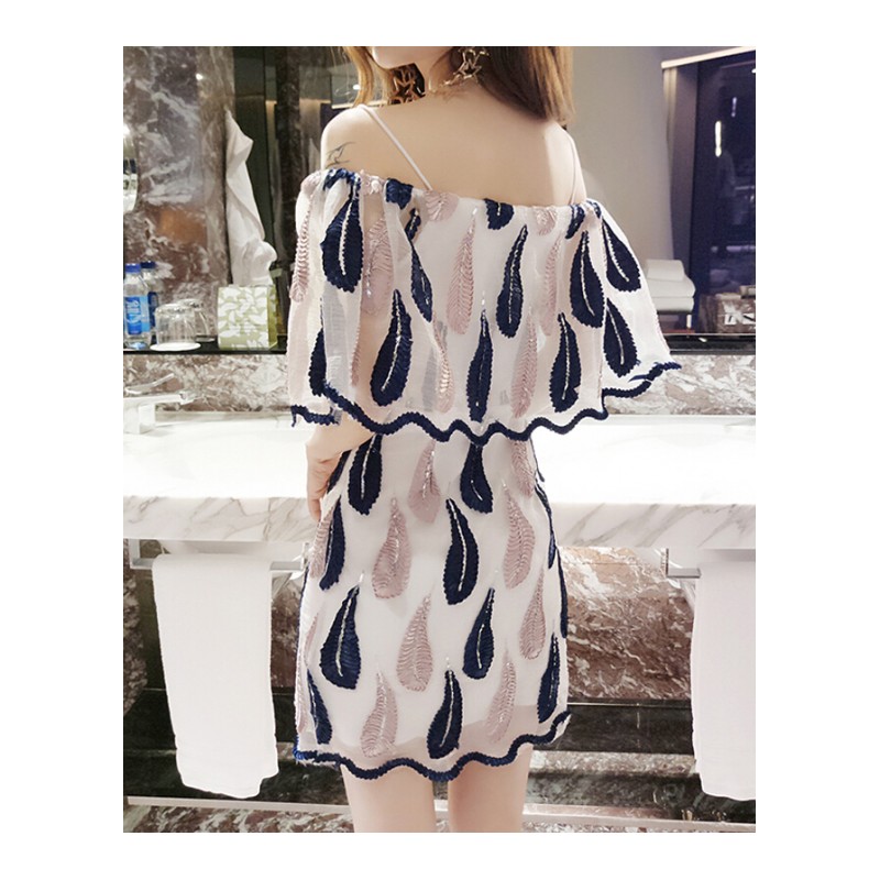 连衣裙女夏2018新款韩版气质荷叶边一字领漏肩带刺绣羽毛礼服裙白色