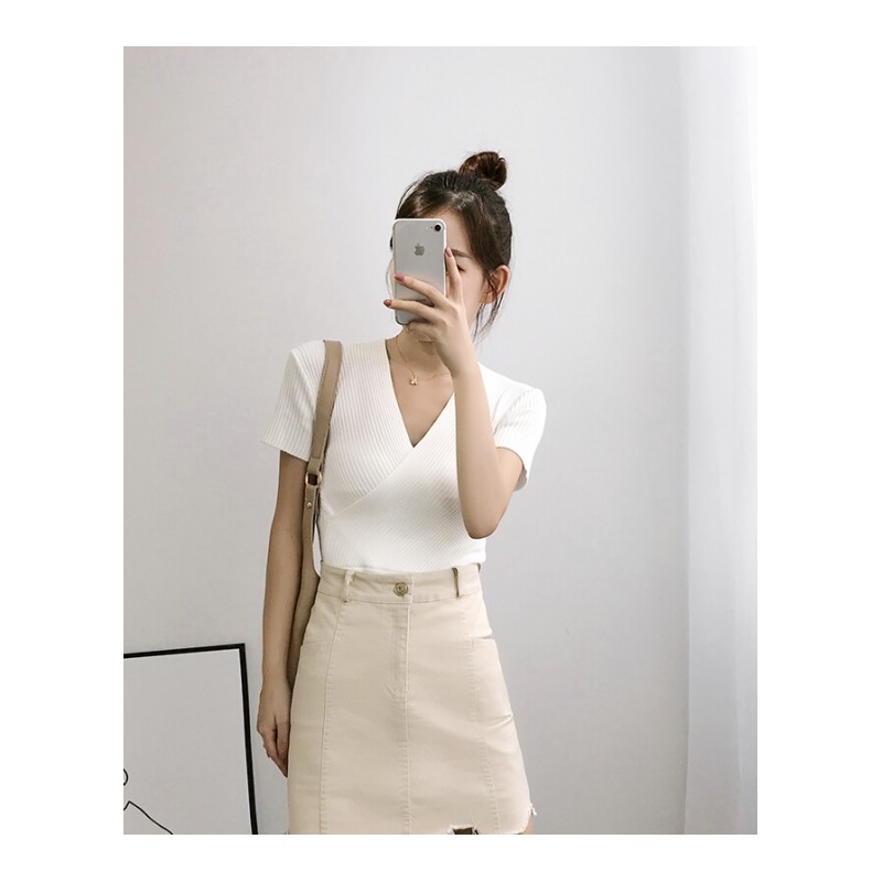 ins超火的针织衫女夏2018新款韩版打底衫短袖V领漏锁骨紧身毛衣秋白色